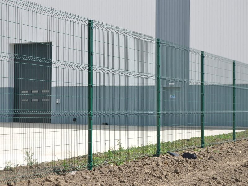 Thi công hàng rào lưới thép hàn tiết kiệm tối đa chi phí