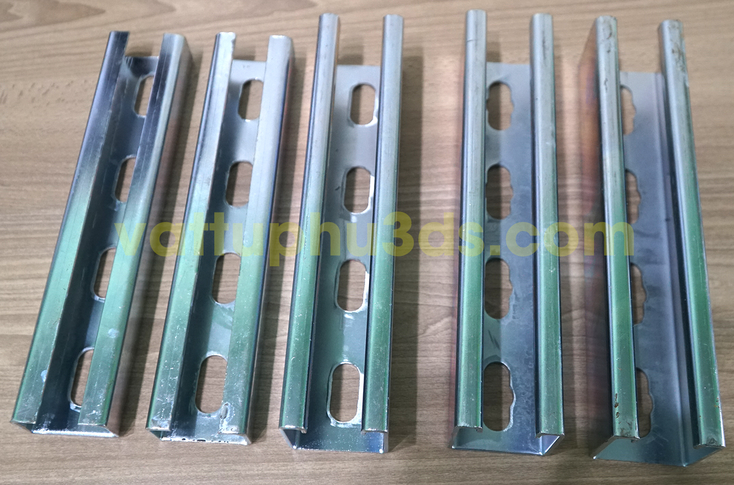 Thanh Unistrut đục lỗ. Sự kết hợp hoàn hảo giữa thanh Unistrut đục lỗ và thanh ren